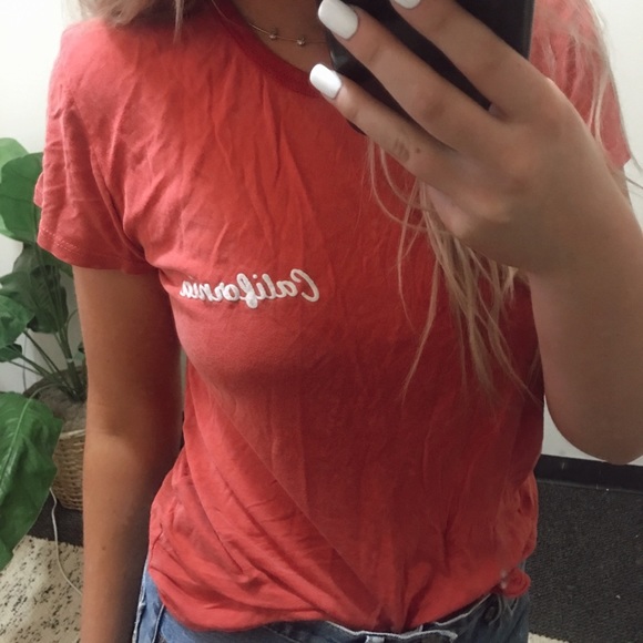 Brandy Melville California T-shirt - Picture 2 of 2